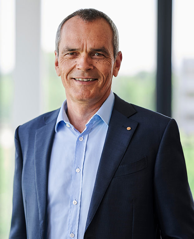 expert-Vorstand Dr. Stefan Müller.