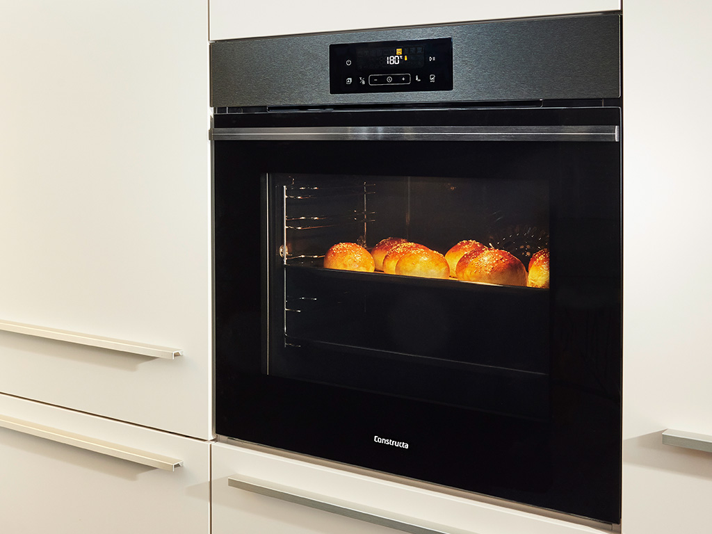 Constructa präsentiert Eco-Line Backofen mit Air Fry