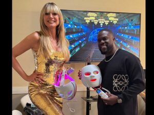 Heidi Klum Markenbotschafterin für SharkNinka für die CryoGlow LED-Maske