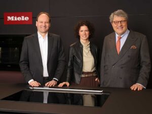 Miele Geschäftsführung, Dr. Markus Miele, Rebecca Steinhage und Dr. Reinhard Zinkann (v. l.)