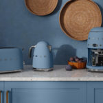 Smeg präsentiert neue Küchenserie in Storm Blue