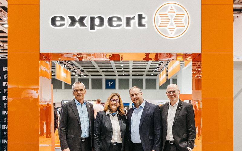 Vorstand der expert SE (v.l.n.r.: Dr. Stefan Müller, Daniela Schreckling, Holger Pöppe, Christoph Komor)