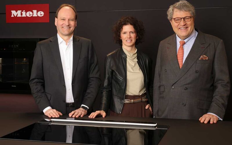 Miele Geschäftsführung, Dr. Markus Miele, Rebecca Steinhage und Dr. Reinhard Zinkann (v. l.)