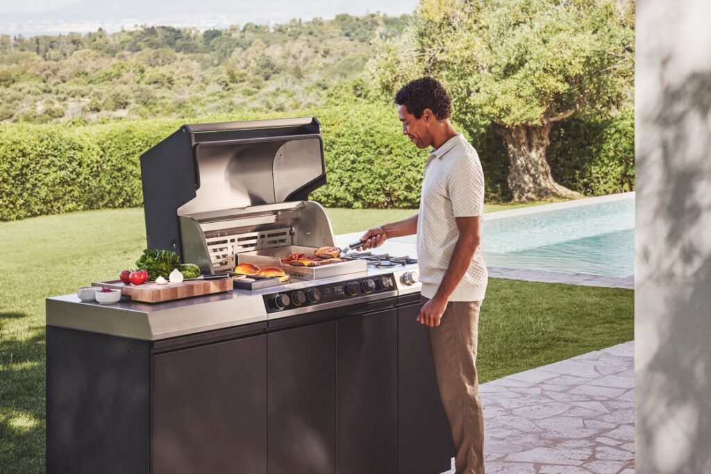Großes Kaufinteresse an Outdoor-Küchen wie hier zum Beispiel das Programm von Miele.