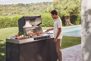 Großes Kaufinteresse an Outdoor-Küchen wie hier zum Beispiel das Programm von Miele.