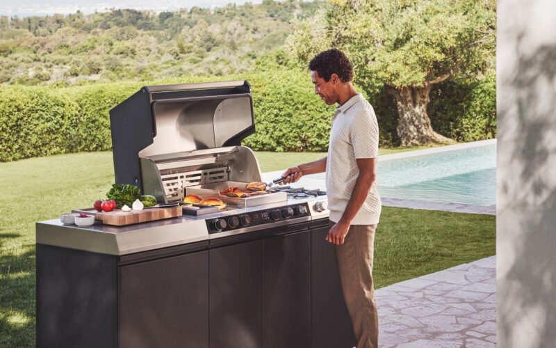 Großes Kaufinteresse an Outdoor-Küchen wie hier zum Beispiel das Programm von Miele.